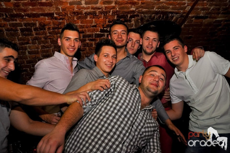 Party cu Promoţii în Club Escape,