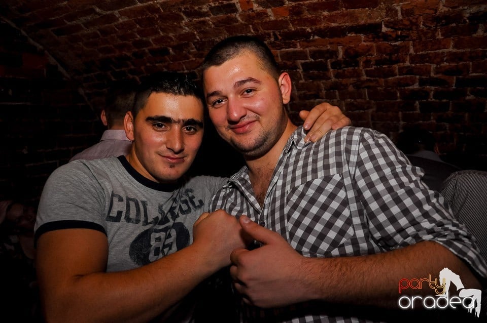 Party cu Promoţii în Club Escape,