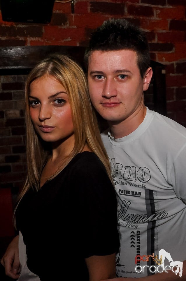 Party cu Promoţii în Club Escape,