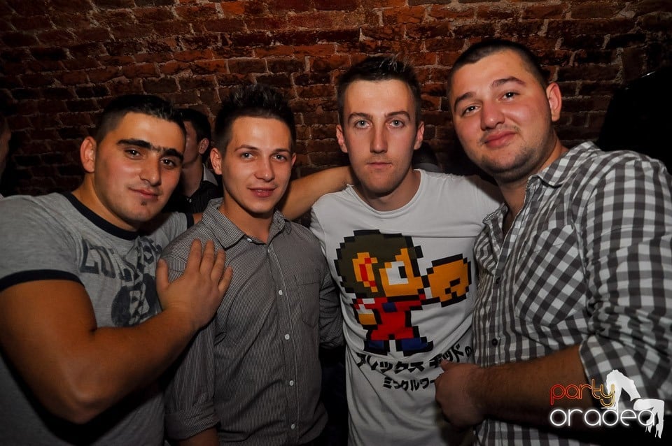 Party cu Promoţii în Club Escape,