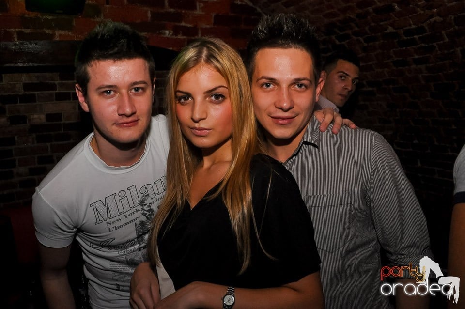Party cu Promoţii în Club Escape,