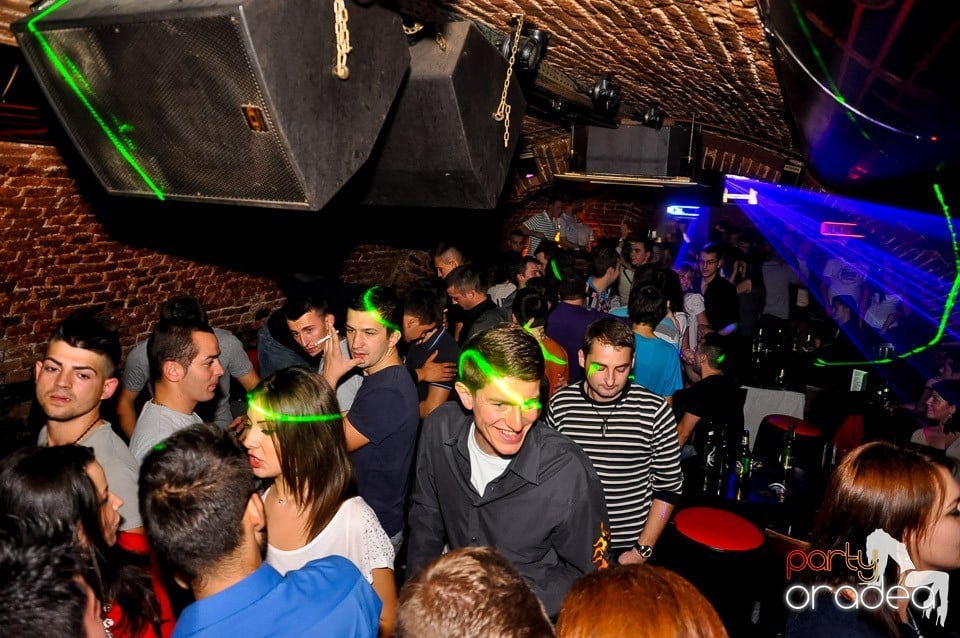 Party cu Promoţii în Club Escape, 