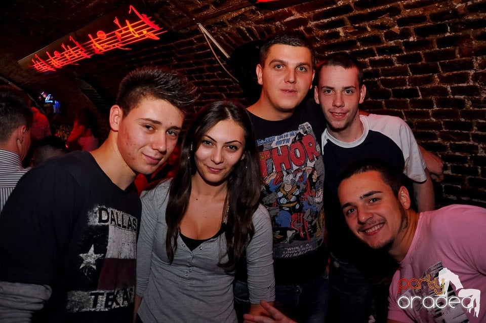 Party cu Promoţii în Club Escape,