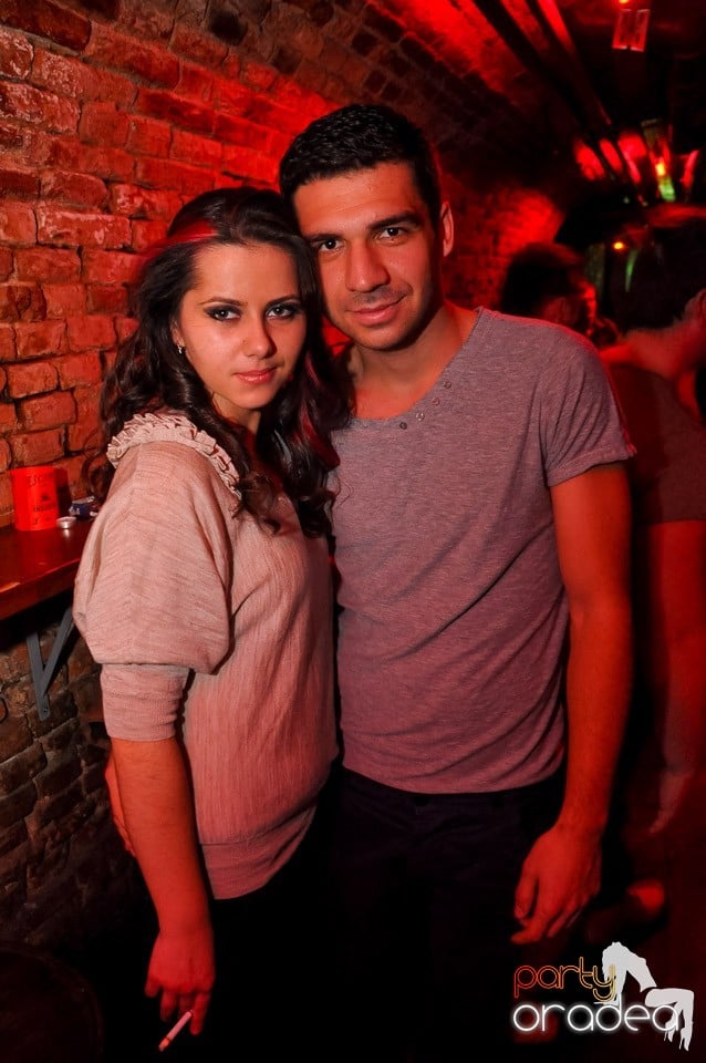 Party cu Promoţii în Club Escape,