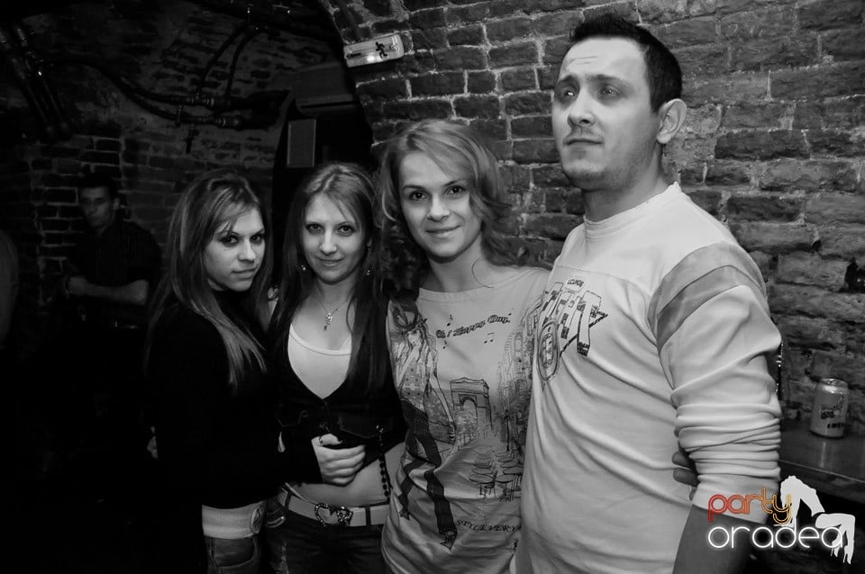 Party cu Promoţii în Club Escape, 