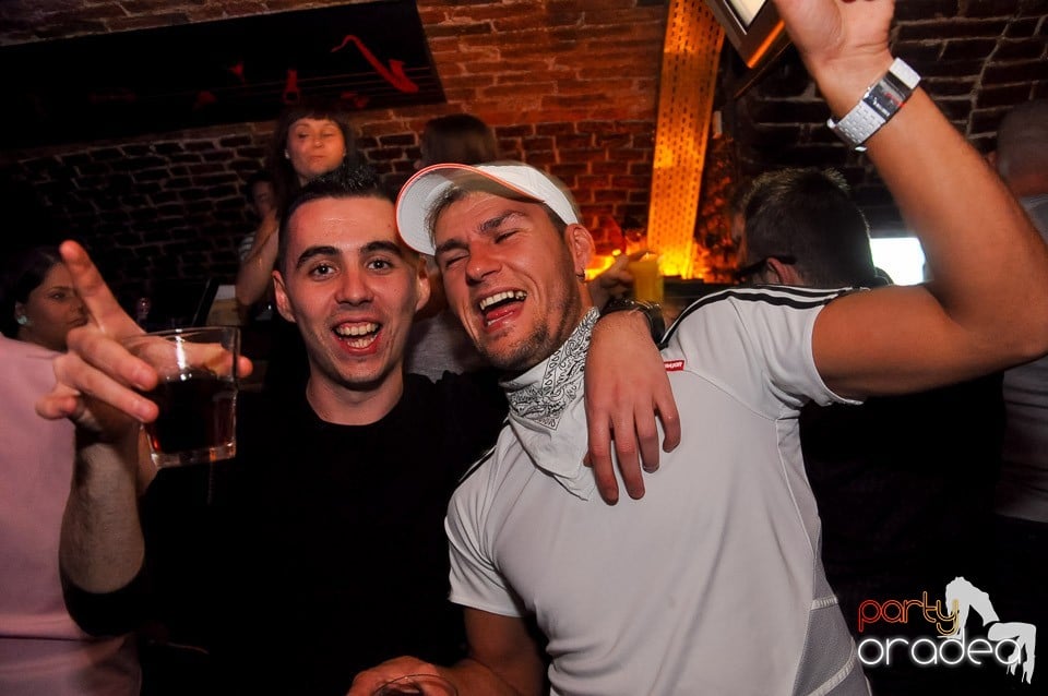 Party cu Promoţii în Club Escape,
