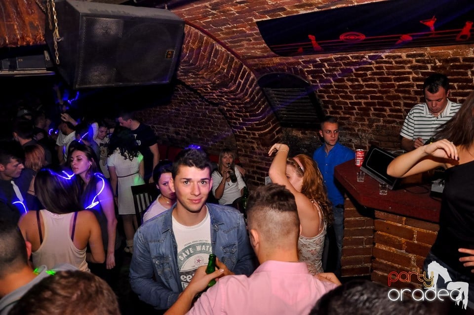Party cu Promoţii în Club Escape,