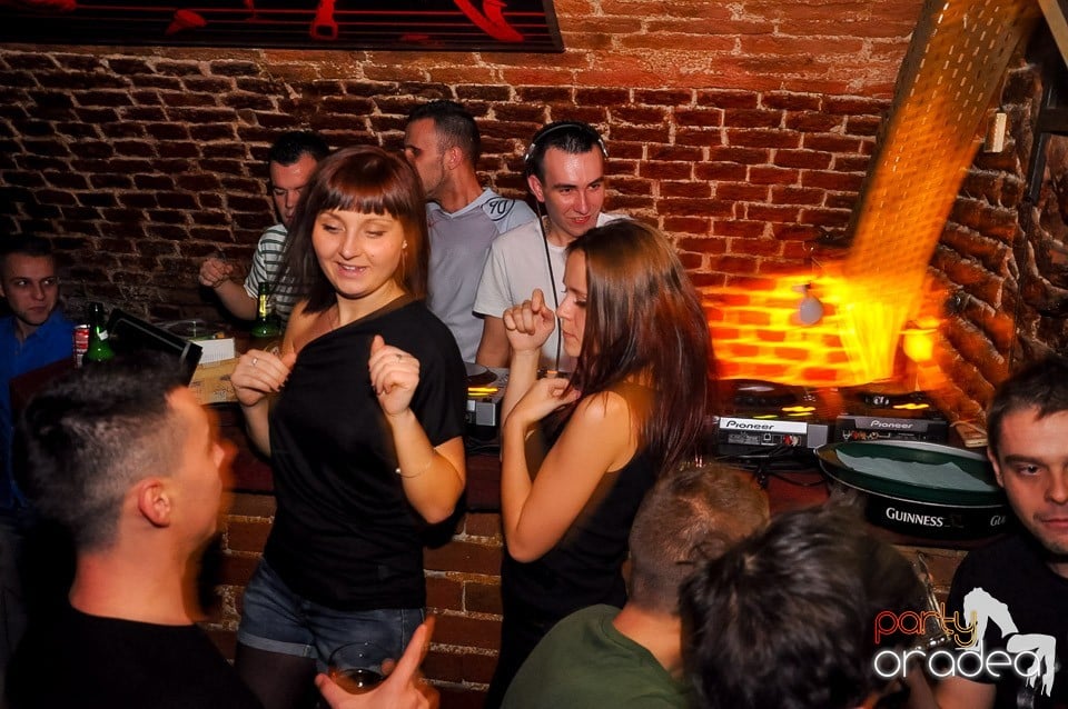 Party cu Promoţii în Club Escape,