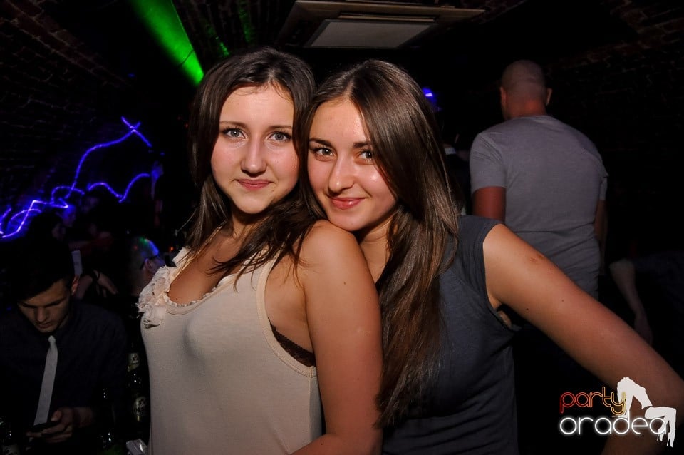 Party cu Promoţii în Club Escape, 