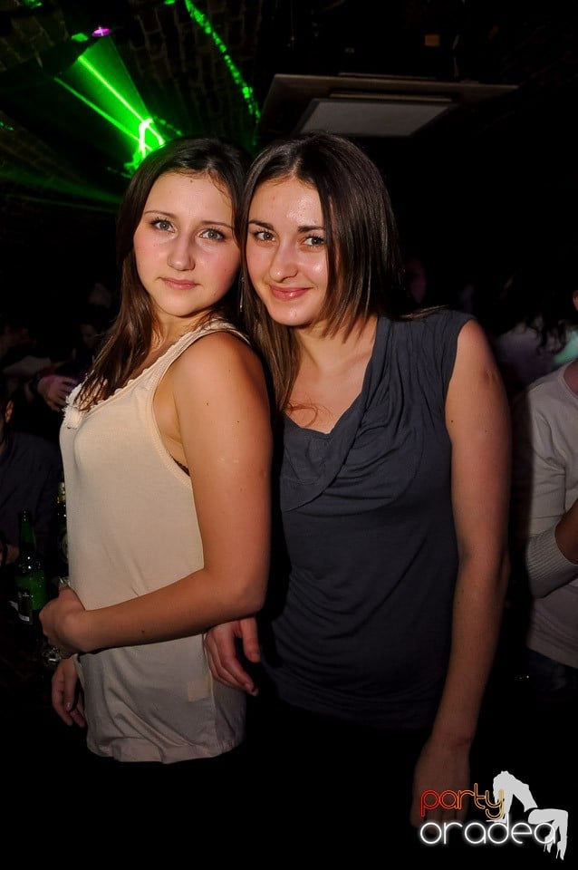 Party cu Promoţii în Club Escape,