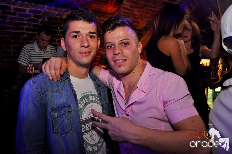 Party cu Promoţii în Club Escape,