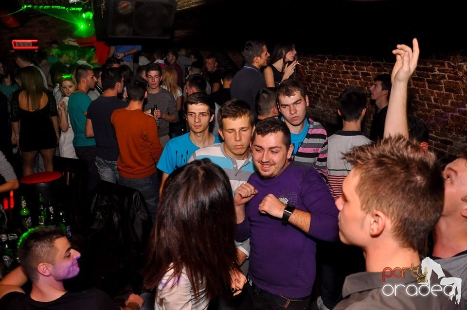 Party cu Promoţii în Club Escape,