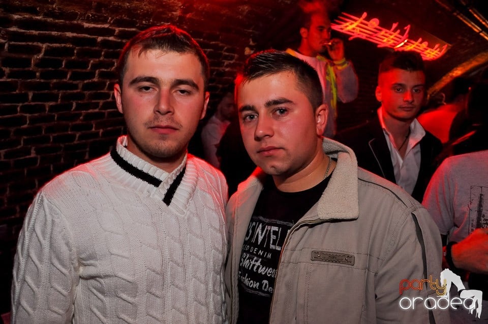 Party cu Promoţii în Club Escape,