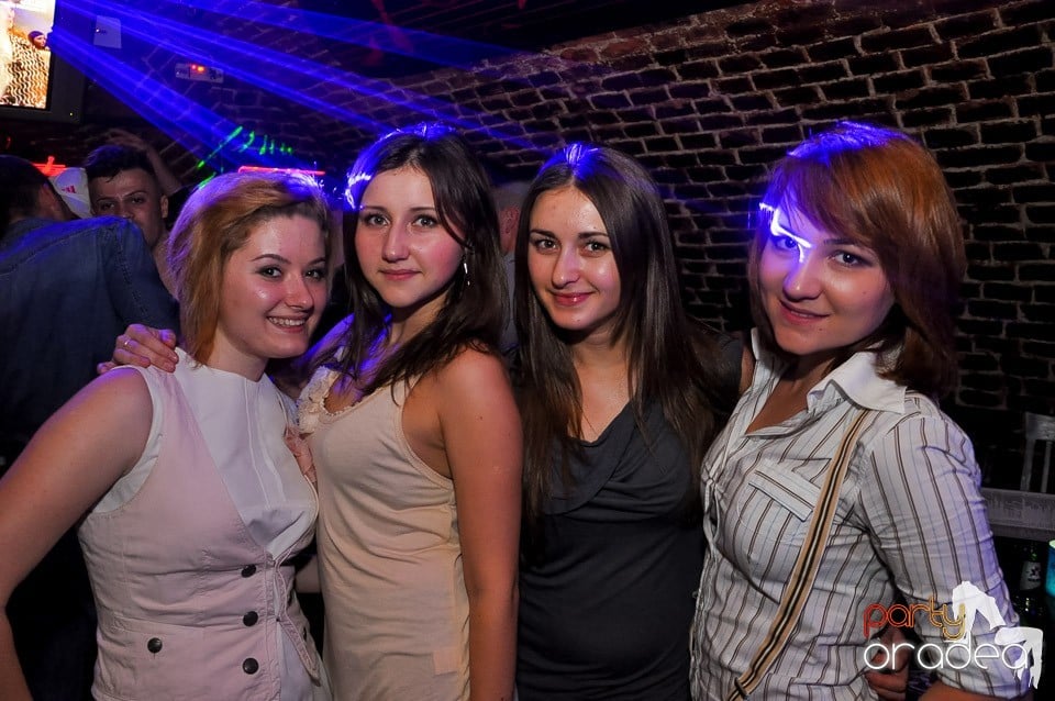 Party cu Promoţii în Club Escape,