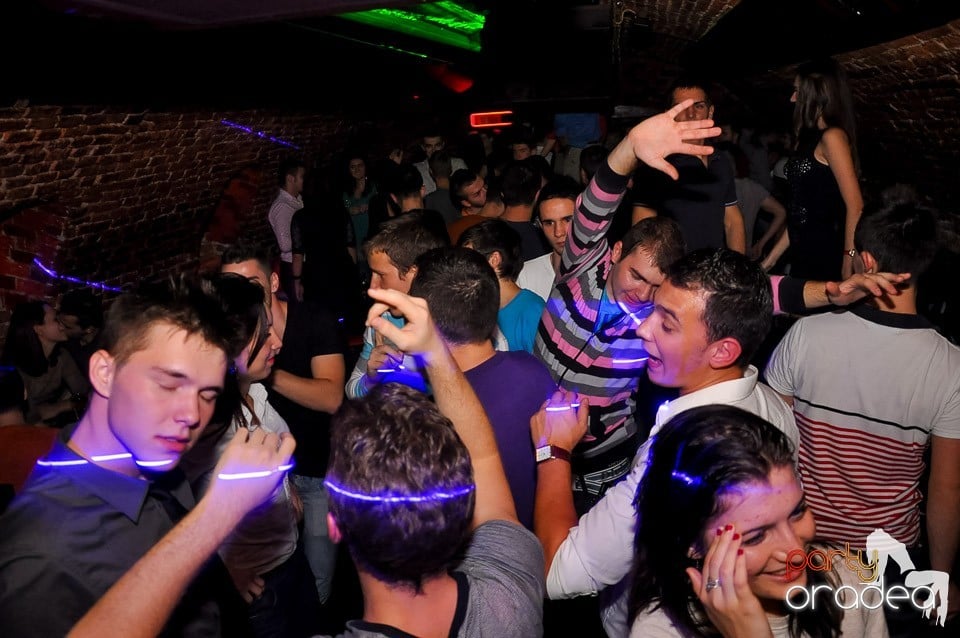 Party cu Promoţii în Club Escape, 