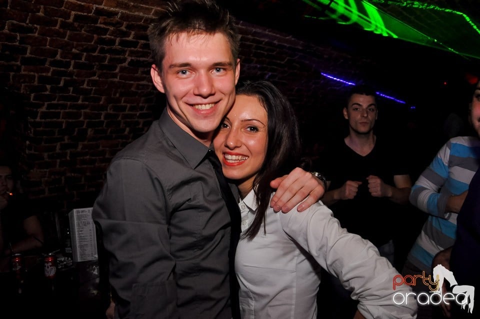 Party cu Promoţii în Club Escape,