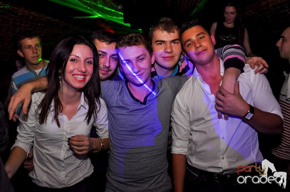Party cu Promoţii în Club Escape,