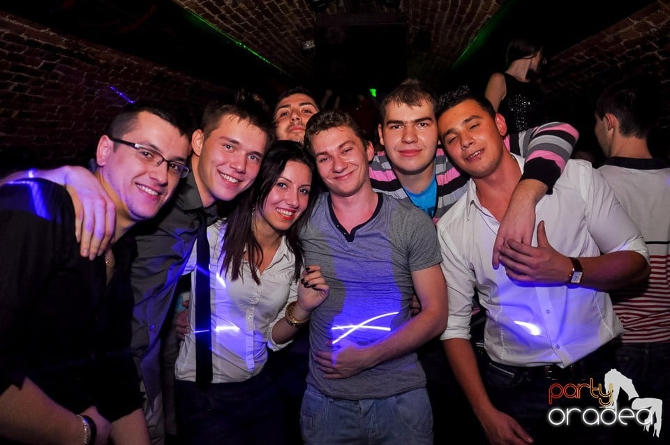 Party cu Promoţii în Club Escape, 