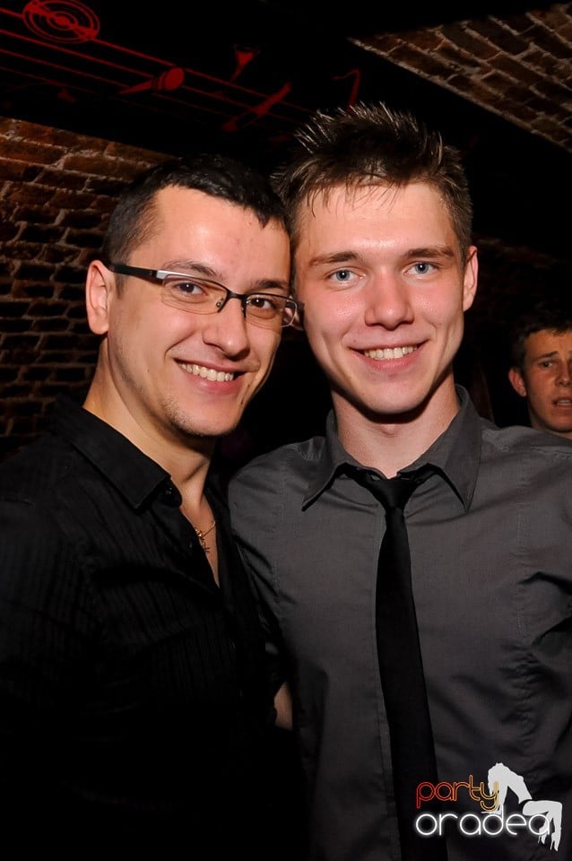 Party cu Promoţii în Club Escape,
