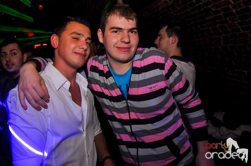 Party cu Promoţii în Club Escape,
