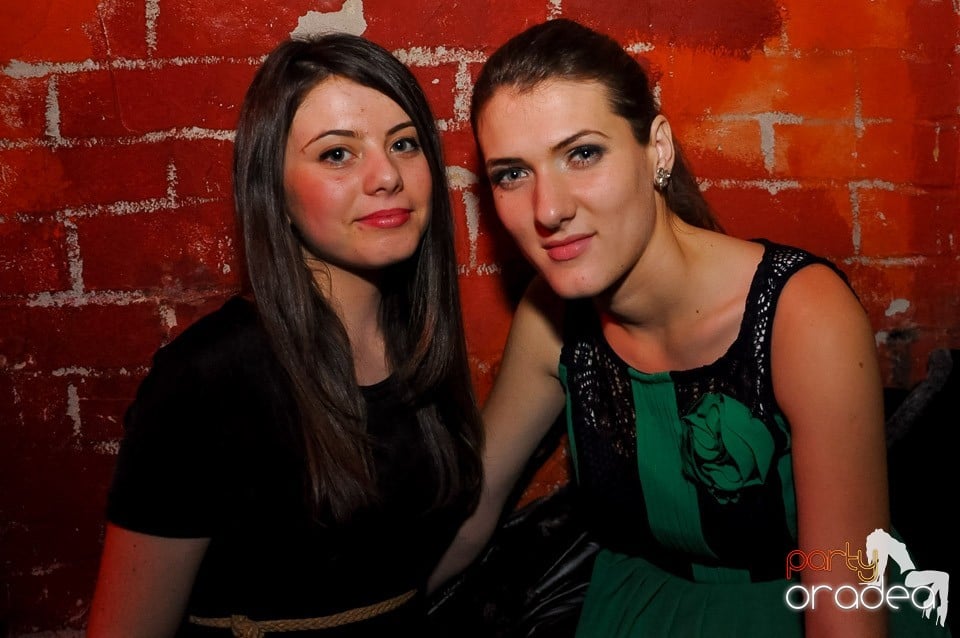 Party cu Promoţii în Club Escape,