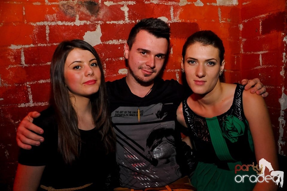 Party cu Promoţii în Club Escape,