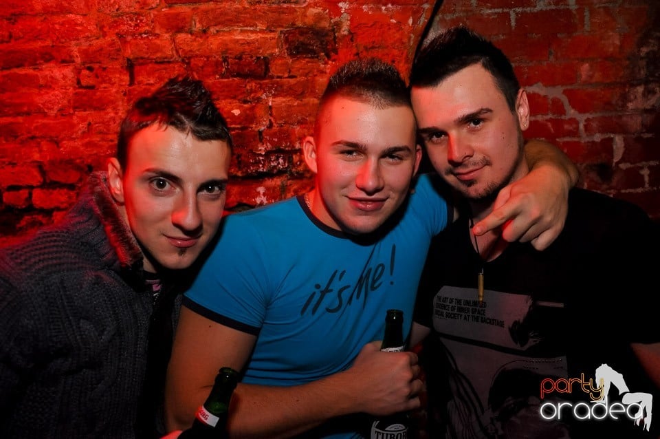 Party cu Promoţii în Club Escape,
