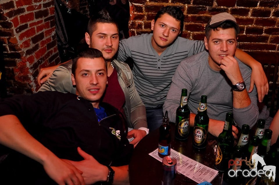Party cu Promoţii în Club Escape,