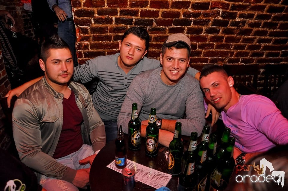 Party cu Promoţii în Club Escape,