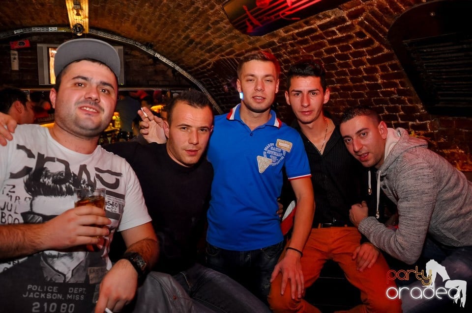Party cu Promoţii în Club Escape,