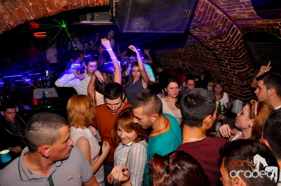 Party cu Promoţii în Club Escape,