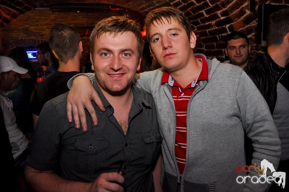 Party cu Promoţii în Club Escape,