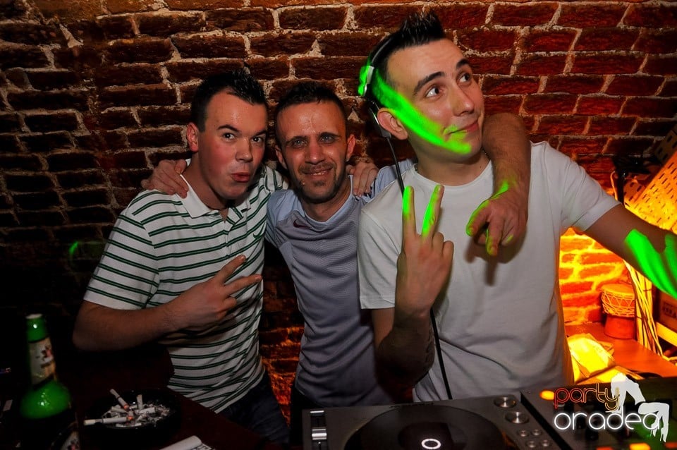 Party cu Promoţii în Club Escape,