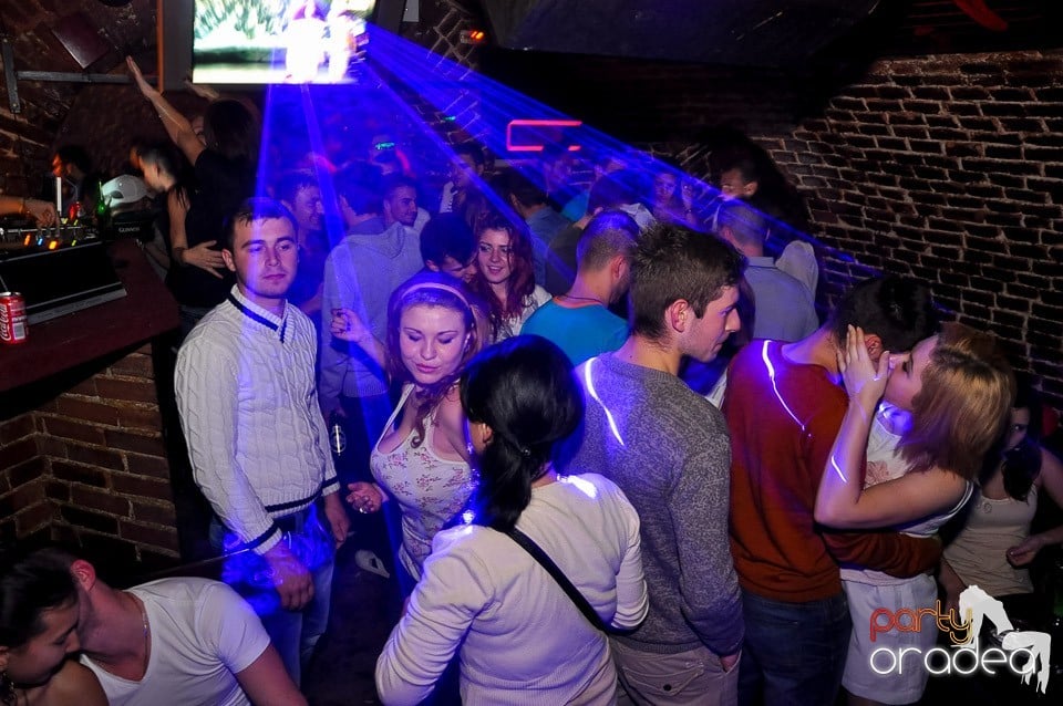 Party cu Promoţii în Club Escape, 