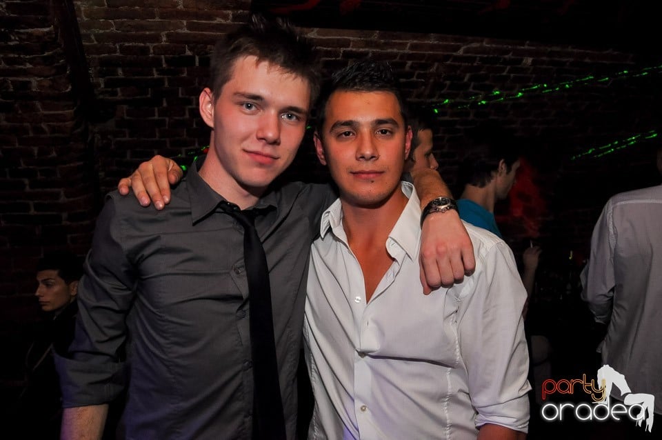 Party cu Promoţii în Club Escape, 