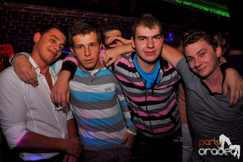 Party cu Promoţii în Club Escape, 