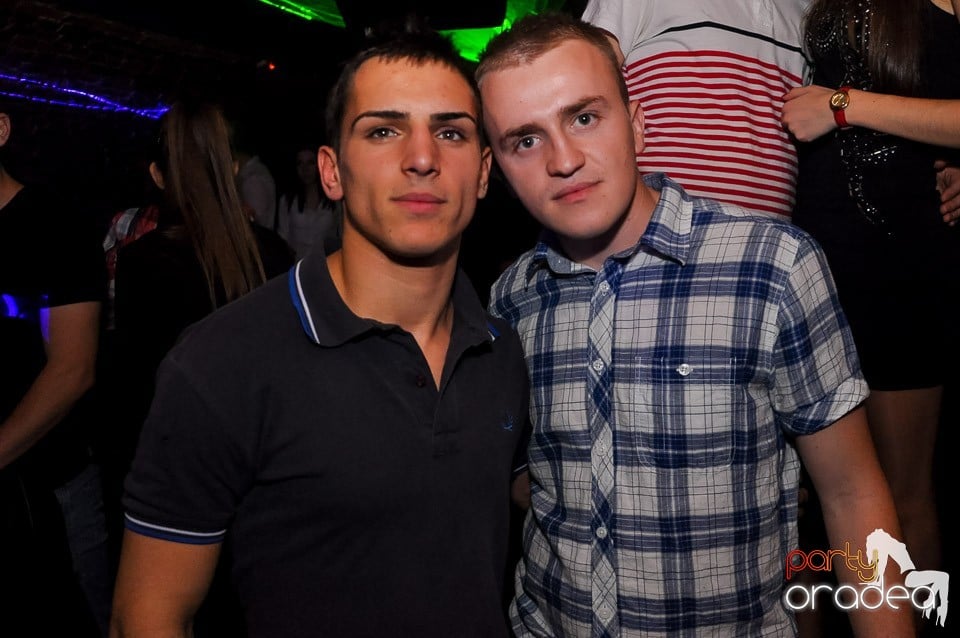 Party cu Promoţii în Club Escape,