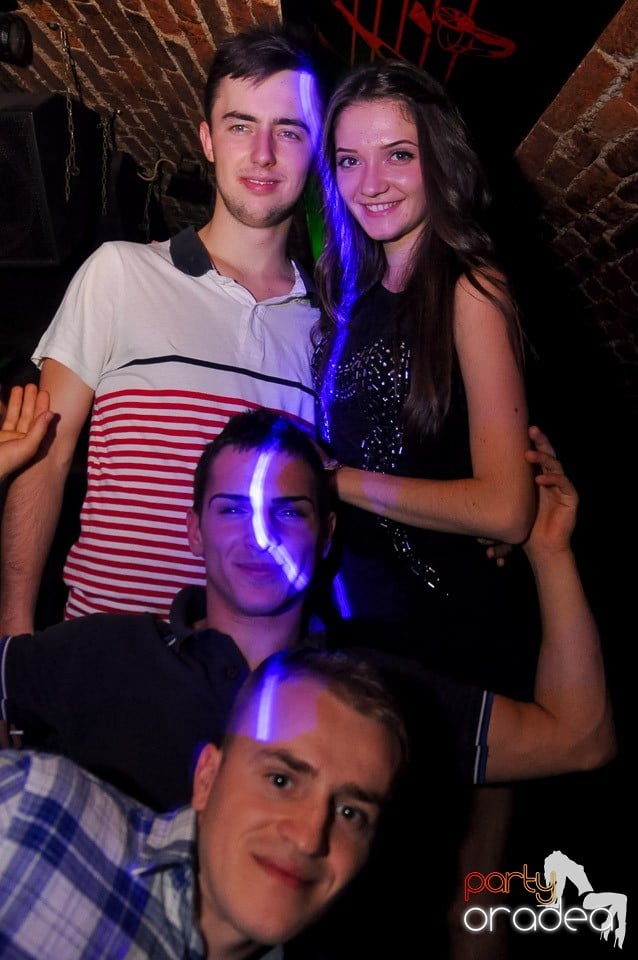 Party cu Promoţii în Club Escape,