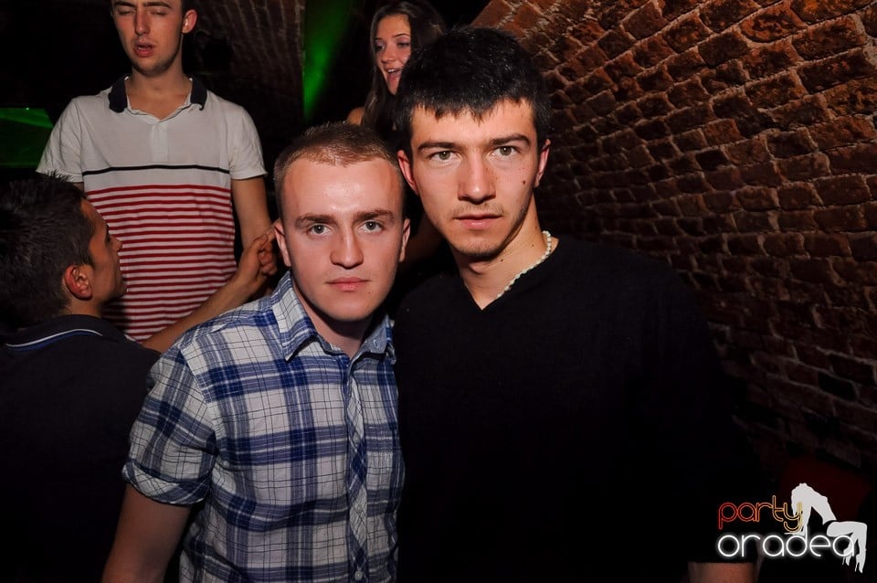 Party cu Promoţii în Club Escape,