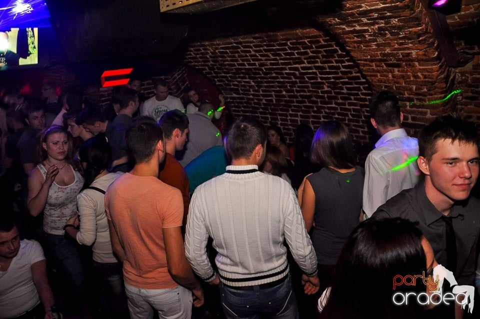 Party cu Promoţii în Club Escape,