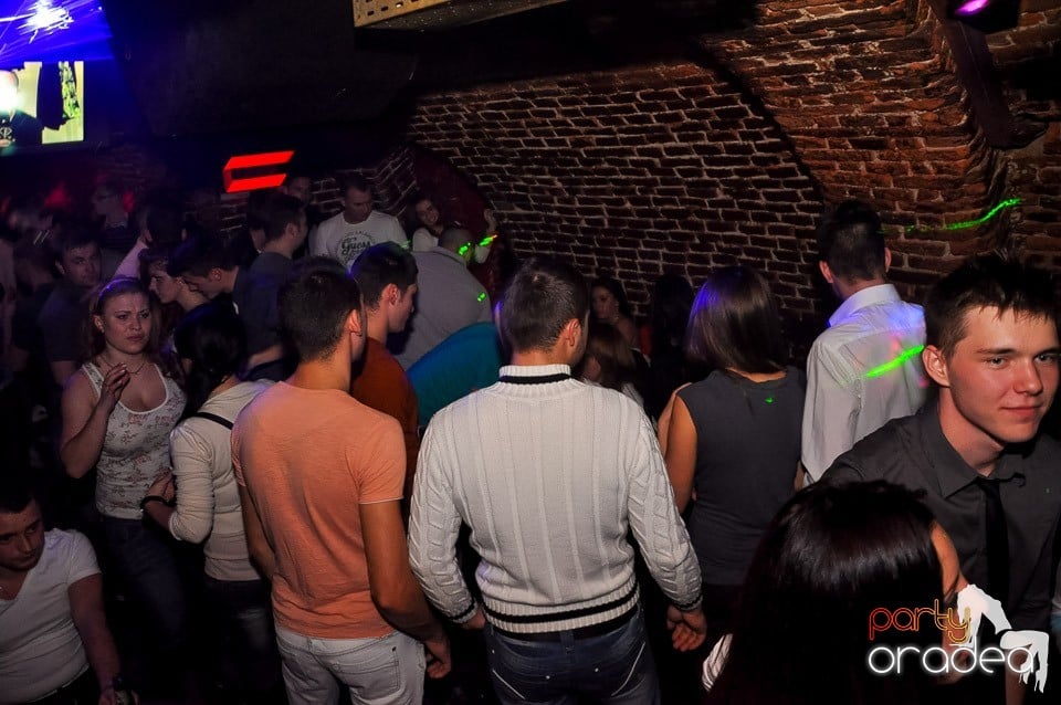 Party cu Promoţii în Club Escape, 