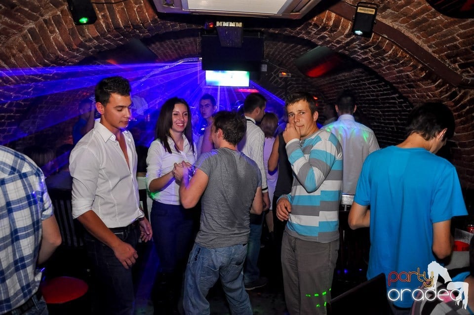 Party cu Promoţii în Club Escape, 