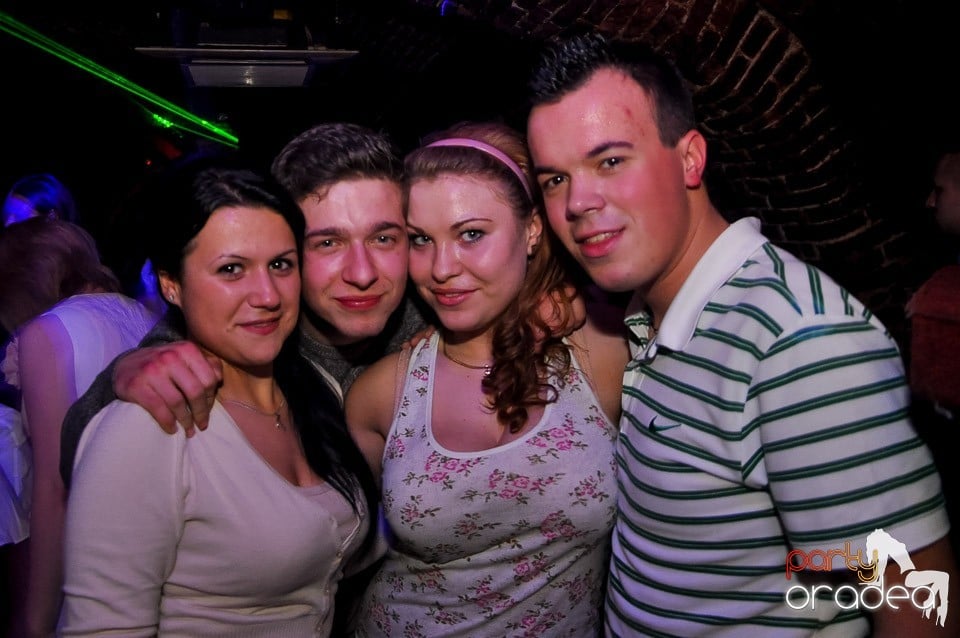 Party cu Promoţii în Club Escape,