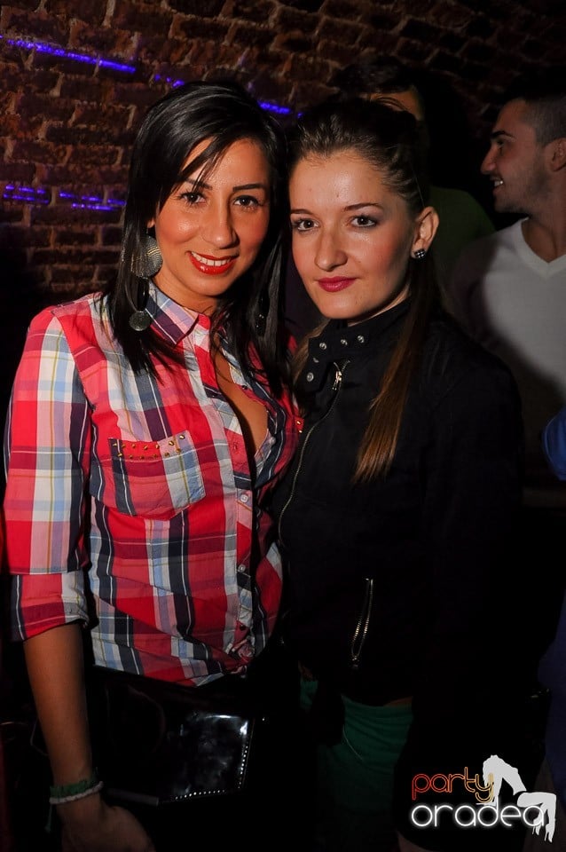 Party cu Promoţii în Club Escape,
