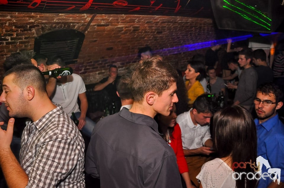 Party cu Promoţii în Club Escape,