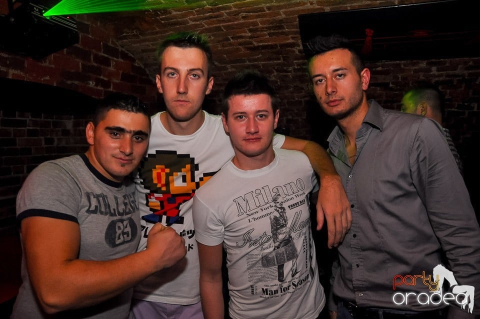 Party cu Promoţii în Club Escape,