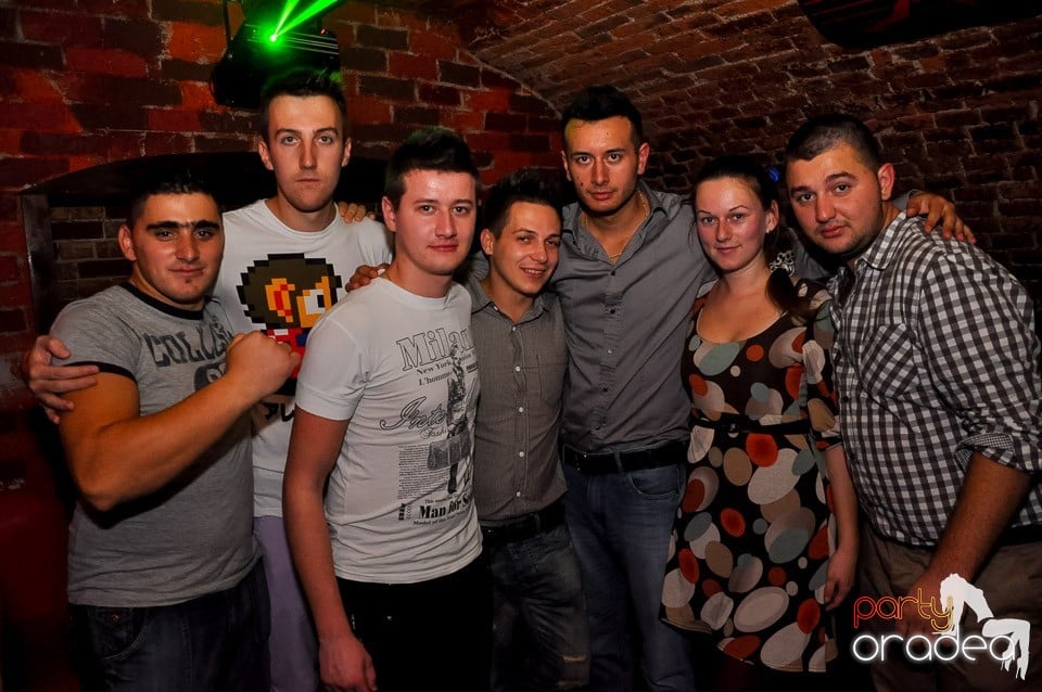 Party cu Promoţii în Club Escape,