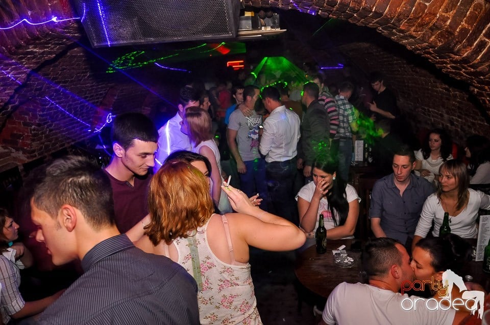 Party cu Promoţii în Club Escape,