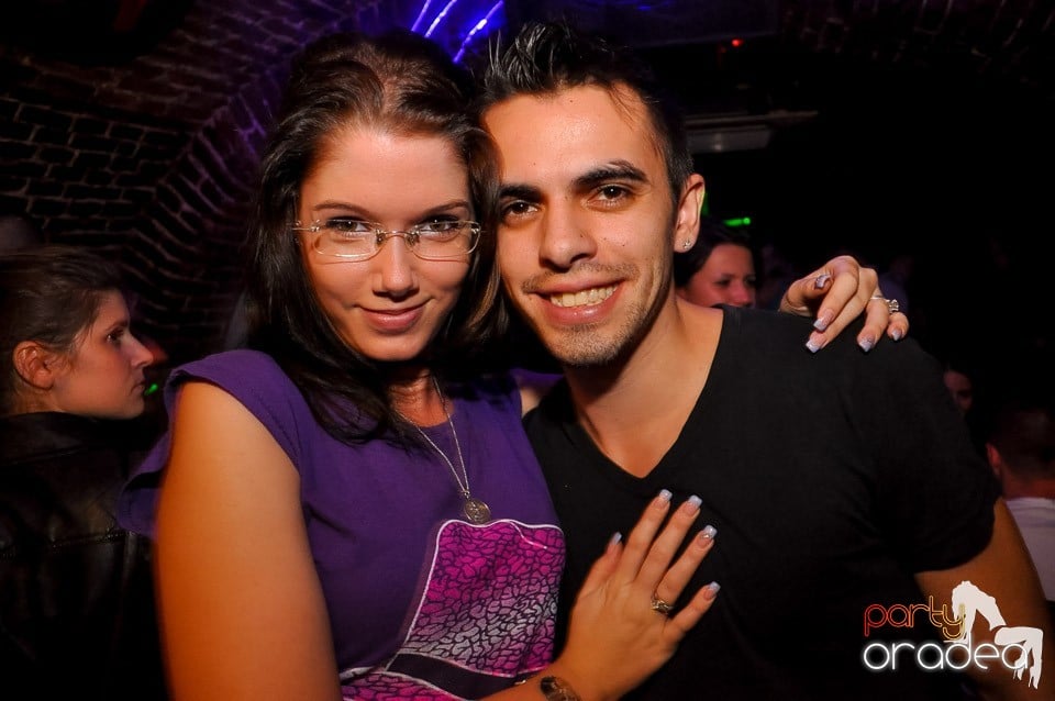 Party cu Promoţii în Club Escape,