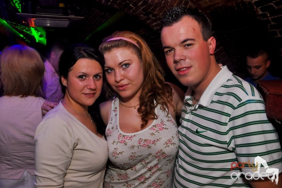 Party cu Promoţii în Club Escape, 